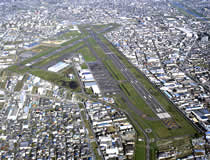 八尾空港　航空写真進入方向