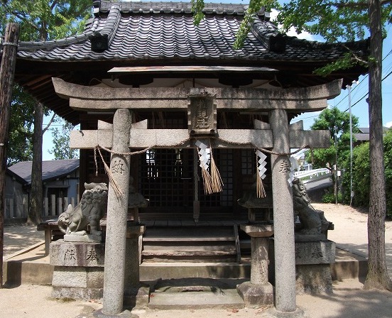 鳥居・社殿