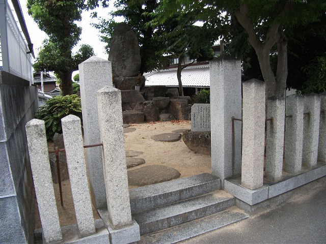 神宮寺小太郎の墓　入口