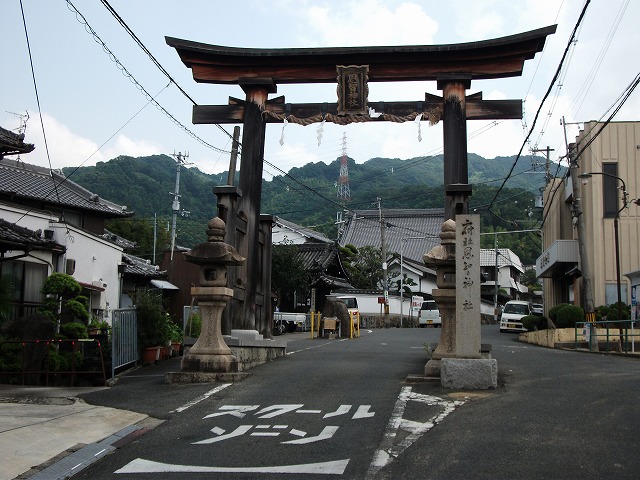 付近の恩智神社鳥居