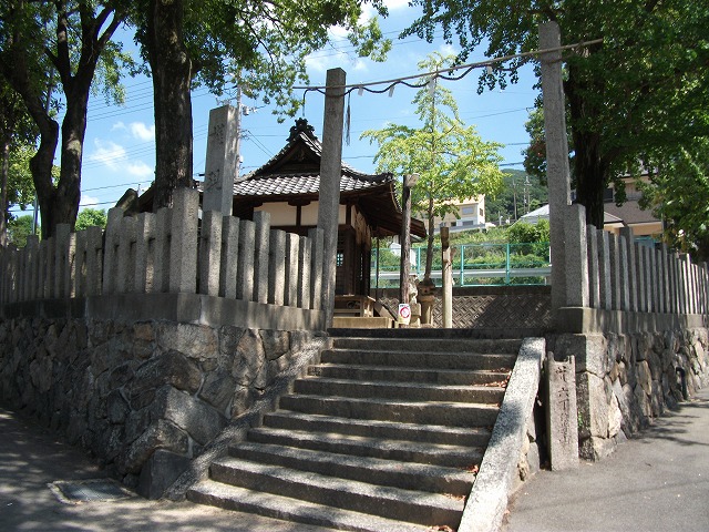 六丁石（権現社鳥居横）