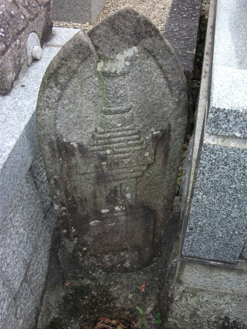 楽音寺墓地の板碑